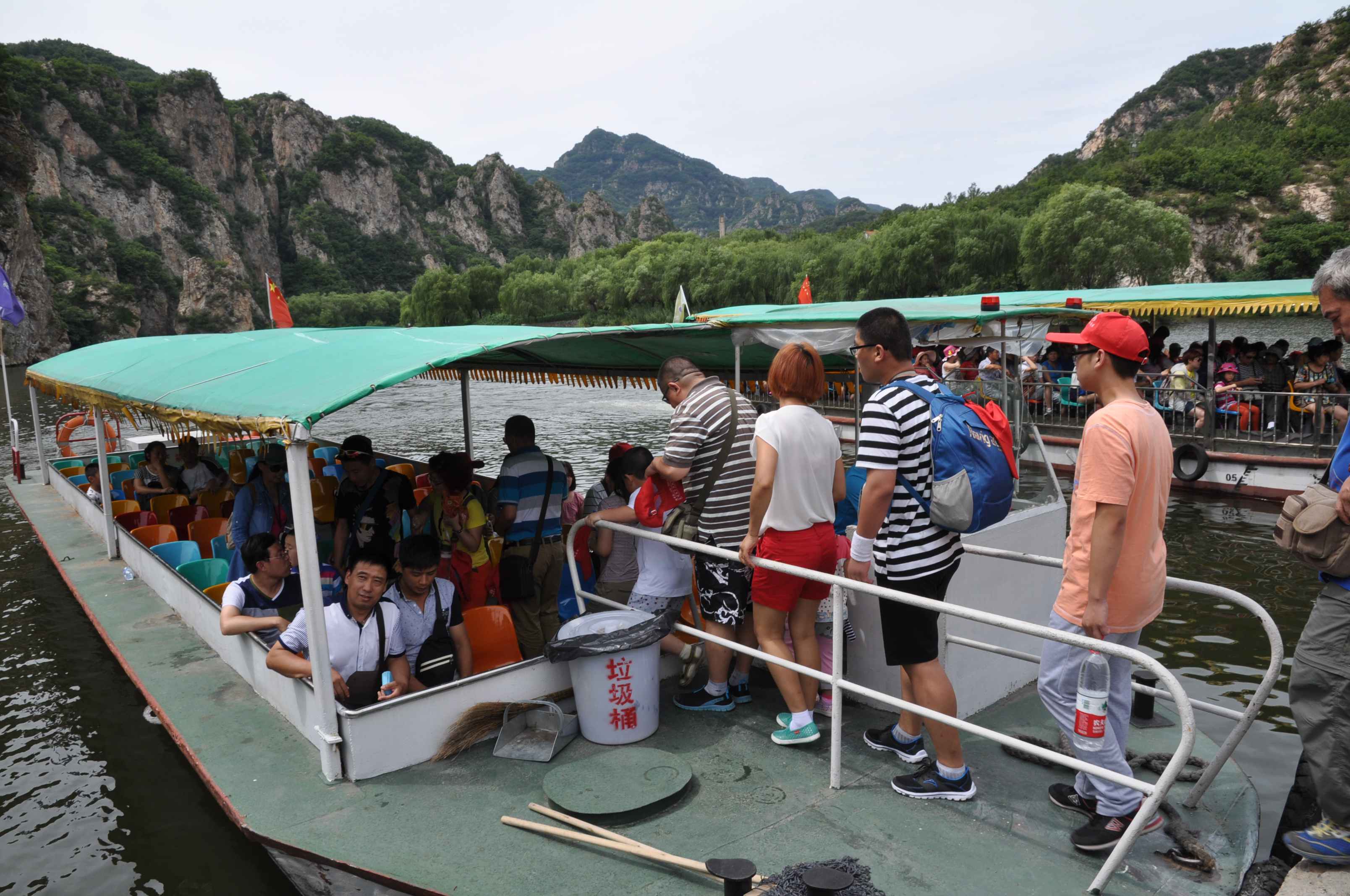 山東勝利鋼管有限公司二〇一四年一線(xiàn)員工觀(guān)光旅游平安歸來(lái)