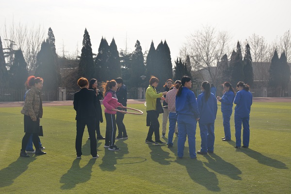 公司組織慶?！叭恕眿D女節(jié)活動