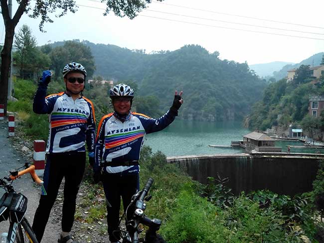 欣賞自然美景，走進(jìn)大山騎行活動(dòng)。